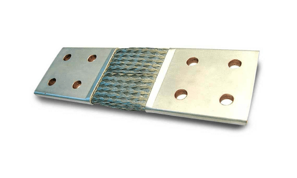 Busbar flexible link that absorbs vibrations caused by operations and movements inside machines and protects against movements and expansions in machines and equipment